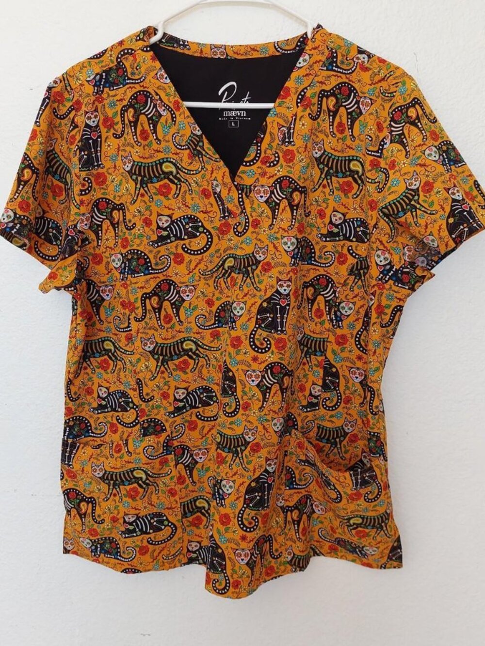 Yellow + orange cat print blouse with short sleeves and button-up front #catsofi